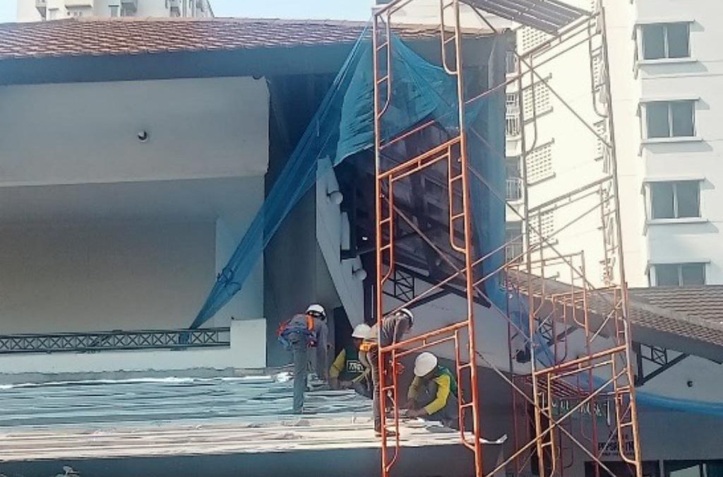 Perbaikan Atap Gedung Club House